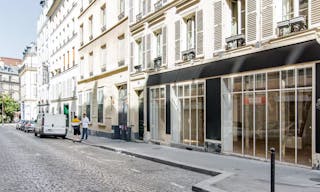 Bright Pop Up Boutique in Pigalle - Image 7