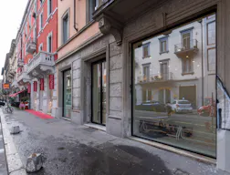 Show Room - Image 13