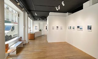 MAGNIFIQUE GALERIE D'ART EN CROISEMENT VITRINE TOUT LE LONG - BAIGN� DE LUMI�RE - Image 0