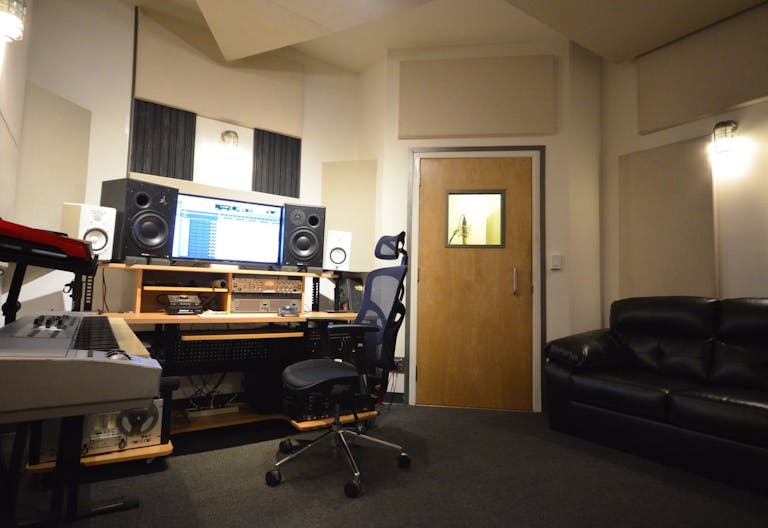 Production Suite ready to rent at High end studio - Image 4