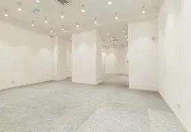 Show Room - Image 4