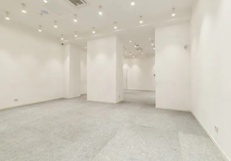 Show Room - Image 4