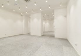 Show Room - Image 4