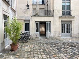 Showroom Place des Vosges au coeur du Marais sur cour class�e - Image 9