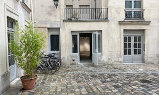Showroom Place des Vosges au coeur du Marais sur cour class�e - Image 9