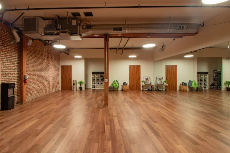 Located where Echo Park, Silver Lake, and Downtown LA meet - Image 3