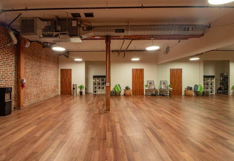 Located where Echo Park, Silver Lake, and Downtown LA meet - Image 3