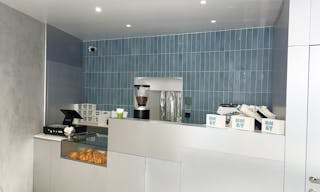 Coffee shop - Face au palaoise du festival - Image 5