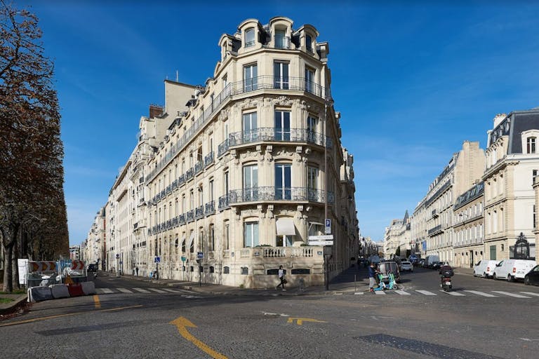 Apartment for Rent - Paris 8th Near Triangle d'Or - Ideal Showroom / Office - Image 0