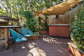 Mediterranean House with Rooftop Patio - Image 9