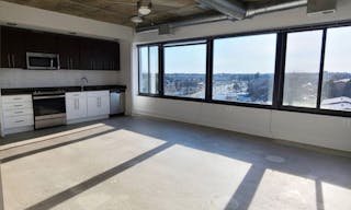 Luxury Loft with Natural Lighting Available for Small Intimate Parties - Image 2