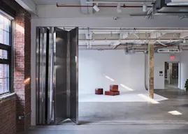 Multiset Daylight Photo/ Video Studio in Brooklyn New Lux Building with 2 Cycloramas - Image 0