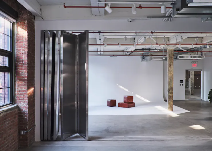 Multiset Daylight Photo/ Video Studio in Brooklyn New Lux Building with 2 Cycloramas - Image 0