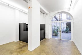 Spacious Gallery in Le Marais - Image 11