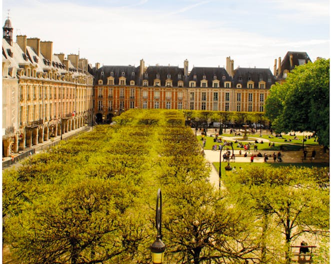 Place Des Vosges Showroom - Image 1