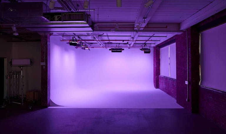 Flexible Studio Space with Two Cycloramas in Greenpoint, Brooklyn - Image 1