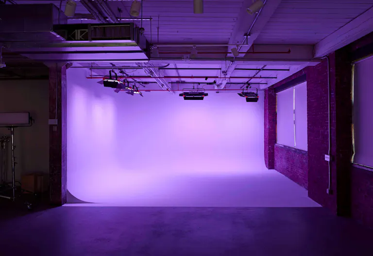 Flexible Studio Space with Two Cycloramas in Greenpoint, Brooklyn - Image 1