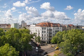 Light-Filled Rooftop Loft with Skyline Views at Kurfürstendamm - Image 7