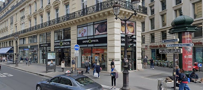 Corner Boutique - Paris Near Opera Area - Ideal Flagship Boutique - Image 0
