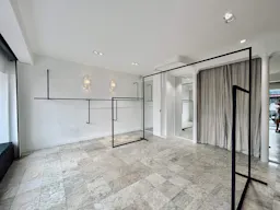 Boutique Paris 3 - Image 1