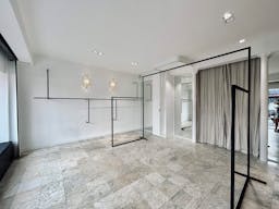 Boutique Paris 3 - Image 1