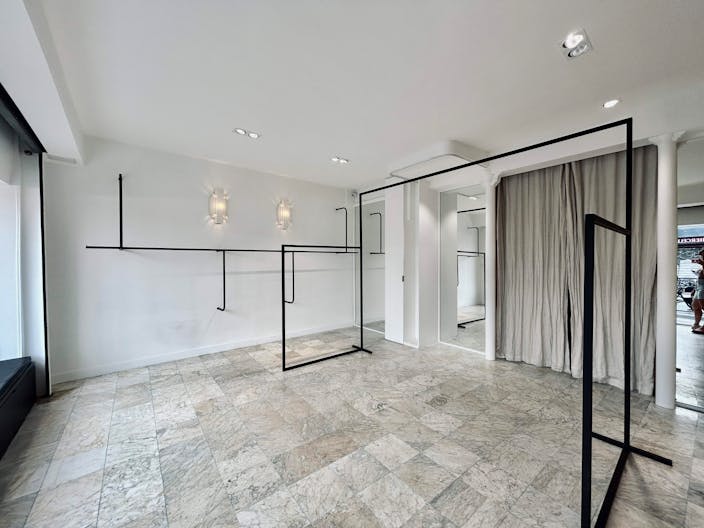 Boutique Paris 3 - Image 1