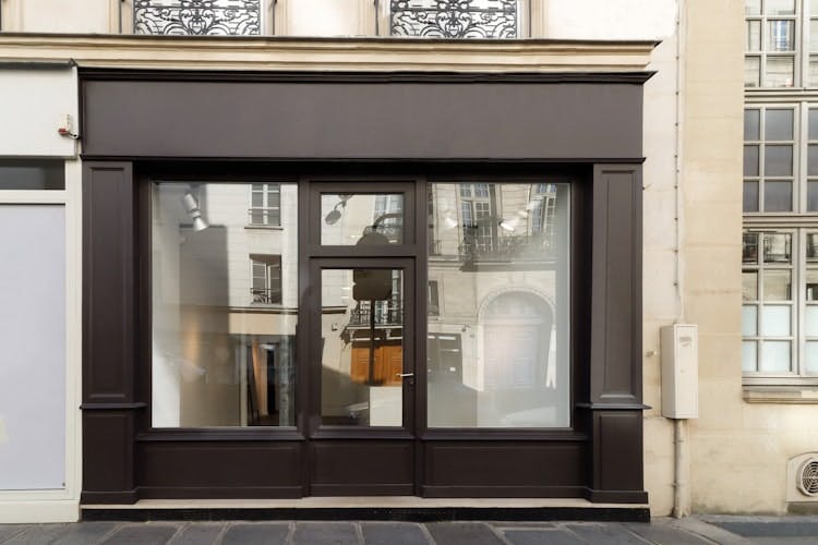 48 sqm Contemporary Boutique on Rue de Turenne, Paris