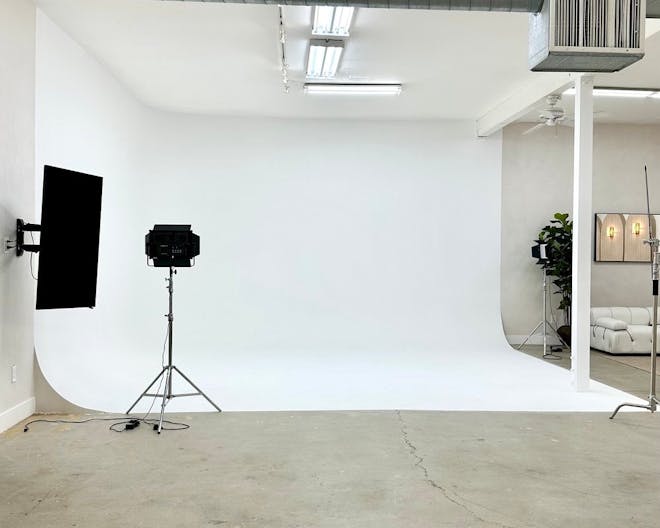 Photo Studio and Event Space in Beverly Hills - Image 0