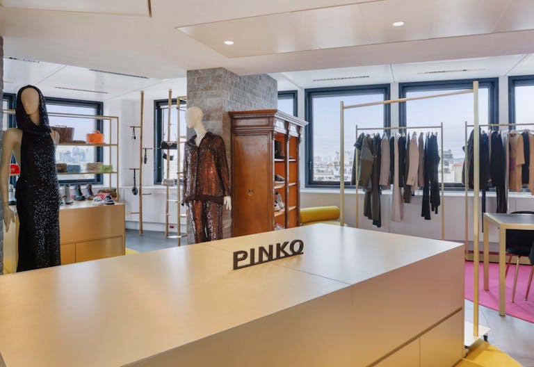 Showroom mode avec vue Tour Eiffel – Paris 17 – 195m² lumineux - Image 3