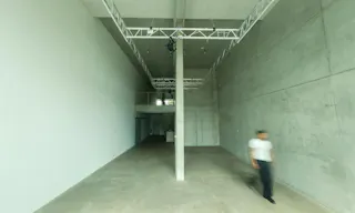 Brutalist Event & Retail Space with Rooftop and Garden - Image 4