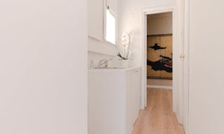 Beautiful White Box in Lower East Side, Chinatown, close to SoHo, Tribeca and other art galleries - Image 7