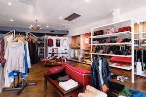 Large, high profile space next to Palisades Village - Image 3