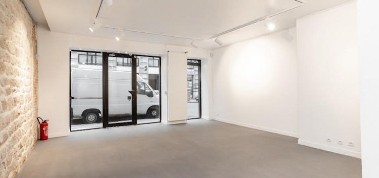 70 sqm Gallery and Showroom on Rue de Turenne, Paris