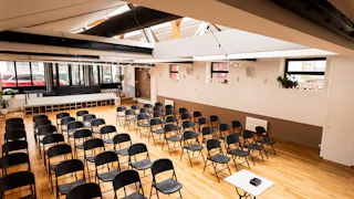 Elegant & Light flooded loft with storefront - Image 2