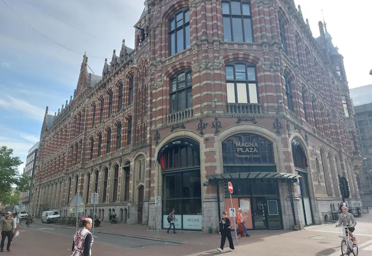 Two-Level Heritage Space in Magna Plaza with Private Entrance - Image 0