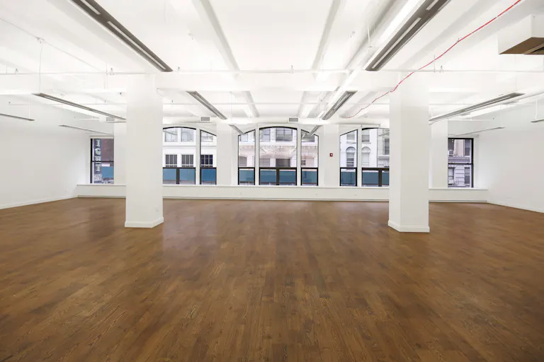 Showroom in Busy Midtown - Image 0