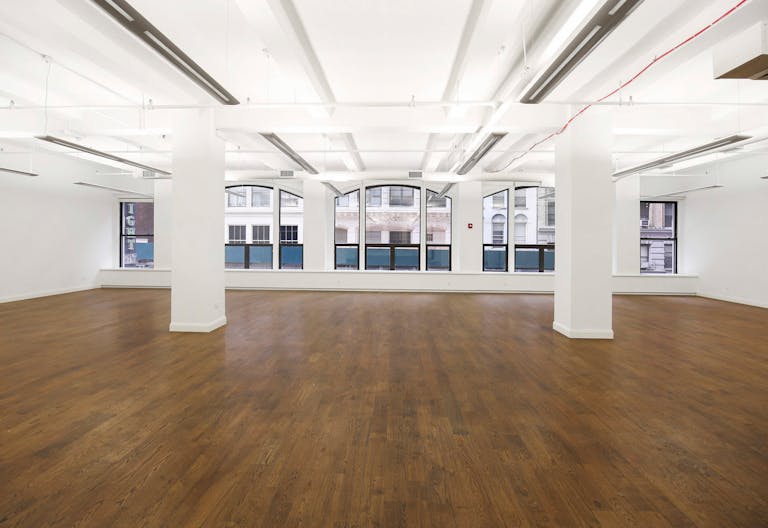 Showroom in Busy Midtown - Image 0