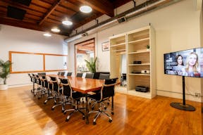VIP Executive Meeting Room in Silver Lake - Image 1