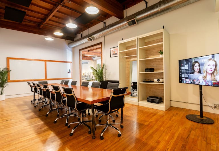 VIP Executive Meeting Room in Silver Lake - Image 1