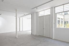 Large Showroom Rue Froissart - Image 3