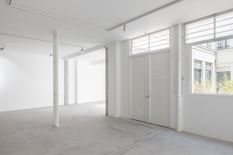 Large Showroom Rue Froissart - Image 3