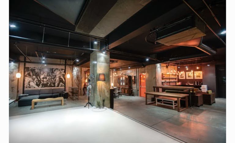 Elevate Your Event Experience in Istanbul's Chic Studio - Image 0