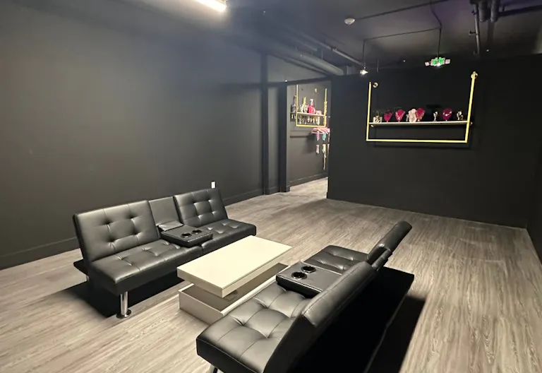 Luxurious Pop Up Retail in Noho - Image 2