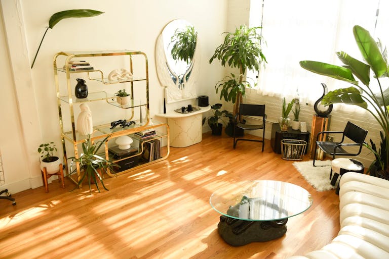 Art Deco Light & Airy Homey Loft - Image 1