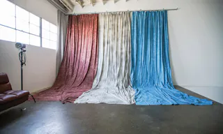 High-ceiling photo studio with a cyclorama wall - Image 3