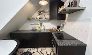 Local de 10 m² attenant à une galerie d’art et design. - Image 2