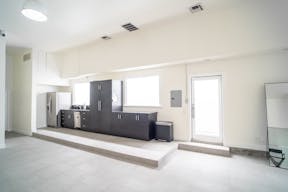 Melrose Fairfax District Minimalist Daylight Photo Video Pop-Up Studio Space with Modern Minimalist Furnishings and Backdrops - Image 5