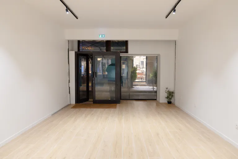 Élégant Showroom Boutique Ephémère in Paris - Image 1
