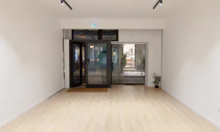 Élégant Showroom Boutique Ephémère in Paris - Image 1
