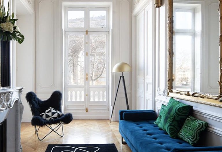 Haussmannian showroom near the Arc de Triomphe - Image 3